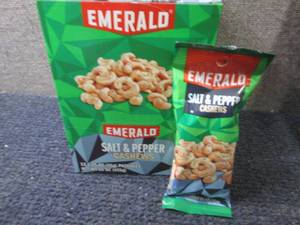 lot 53 image: 12- 1.25 oz Emerald Salt & Pepper C...