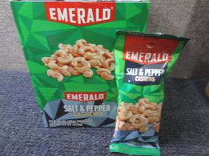 lot 54 image: 12- 1.25 oz Emerald Salt & Pepper C...