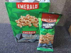 lot 55 image: 12- 1.25 oz Emerald Salt & Pepper C...