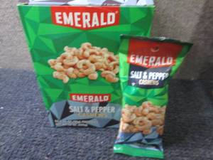 lot 56 image: 12- 1.25 oz Emerald Salt & Pepper C...