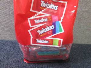 lot 63 image: 36.55 oz Twizzler Snack Size Assort...