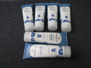 lot 189 image: 6- 8 oz Honest Soothing Therapy Bod...
