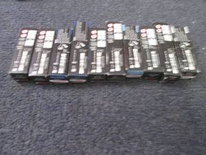lot 383 image: 10 Assorted Bosch Spark Plugs...