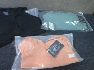 lot 477 image: 3 Assorted Medium Gym Wolf Ladies S...
