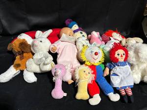 lot 5 image: Group of Assorted Plush Dolls and Stuffed Animals