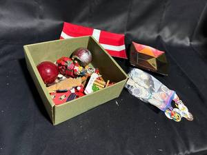 lot 19 image: Assorted Decorative Items and Collectibles in Box
