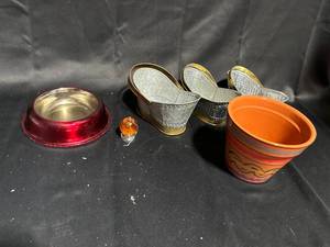 lot 20 image: Assortment of Garden Pots and Metal Bowls