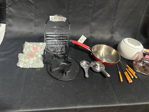lot 31 image: Assortment of Kitchen Tools and Accessories - Including Frying Pan, Measuring Cups, and Glass Jar