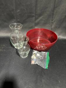 lot 36 image: Assortment of 3 Glass Vases and Red Plastic Bowl