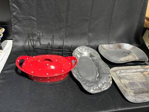 lot 40 image: Group of 4 Kitchen Serving Dishes and Metal Stand