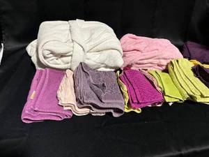 lot 66 image: Assortment of Kitchen Towels - Set of 14 Multicolored Towels