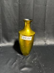 lot 78 image: Vintage Gold-Toned Decorative Vase - Elegant Design