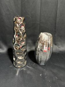 lot 79 image: Set of 2 Decorative Glass Vases - Metallic and Glitter Finish