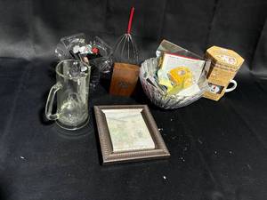 lot 81 image: Assorted Kitchen Items - Set of 7