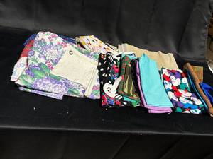 lot 89 image: Assortment of Vintage Fabrics - 10 Pieces