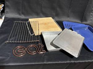 lot 94 image: Assortment of Kitchen Baking and Cooking Items