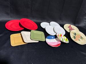 lot 110 image: Assortment of Decorative Plates - Mixed Colors and Designs