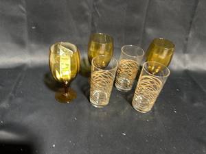 lot 118 image: Set of 6 Vintage Glass Drinking Vessels - 3 Goblets and 3 Highballs