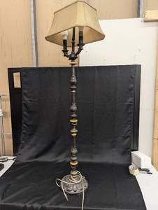 lot 121 image: Vintage Floor Lamp with Tri-Light Shade and Decorative Base