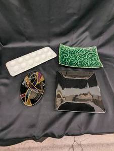 lot 139 image: Set of 4 Decorative Serving Dishes - Various Designs and Colors