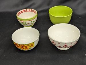 lot 143 image: Set of 4 Decorative Bowls - Floral and Seasonal Designs
