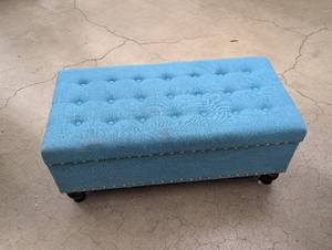 lot 196 image: Vintage Blue Tufted Storage Ottoman with Decorative Studs