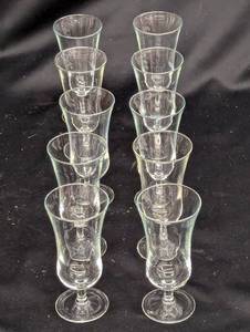 lot 225 image: Set of 10 Vintage Crystal Glasses - Elegant Design