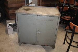 lot 585 image: Metal Storage Cabinet 2-door