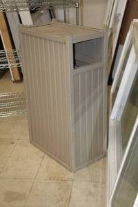 lot 587 image: Garbage Bin