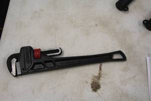 lot 519 image: Husky 14 Pipe Wrench