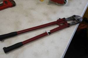 lot 517 image: 24 Bolt Cutter
