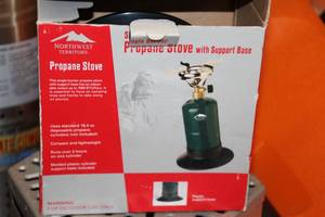 lot 522 image: Northwest Territory Gas Single Burner Propane Stove (New In Box )