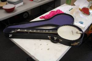 lot 551 image: Banjo with Case