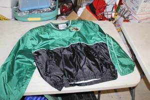 lot 559 image: Minnesota Wild logo Pull-Over Wind Breaker Jersey