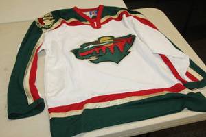 lot 557 image: CCM Size Adult Large Minnesota Wild logo Official Licensed Hockey Jersey