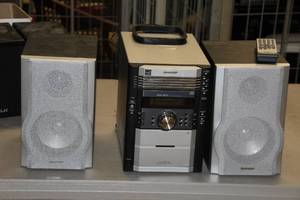 lot 572 image: Sharp Micro Component System 80W Stereo System 5 CD Changer XL-HP515 with Remote Control