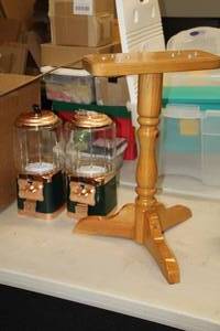 lot 570 image: Lot of (2) Globe Gumball Machine Heads with Keys and Wooden Stand