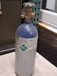 lot 606 image: Compressed Nitrogen Tank