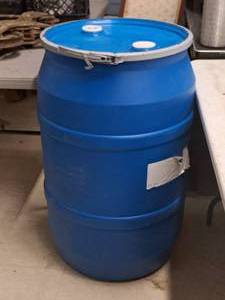 lot 602 image: 55-Gallon Plastic Drum with Lid