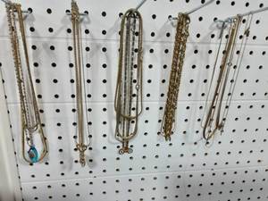 Lot Of 25-Assorted Necklaces & Chains