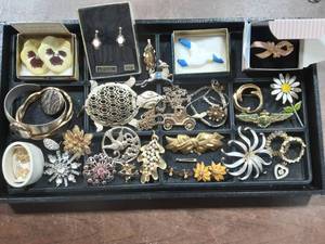 Assortment Of Vintage Brooches, Earrings & Other Jewelry