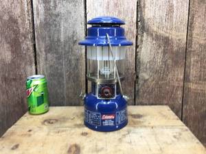lot 106 image: Rare Coleman Deluxe Easi-Lite Lantern 321A - Blue