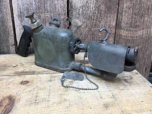 lot 128 image: Vintage Wall Pist-O-Grip TL-608U Torch