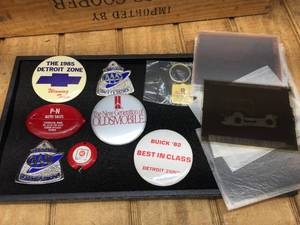 lot 133 image: Group Vintage Advertiser Pinbacks - Automotive