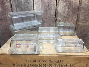 lot 173 image: Vintage Hazel Atlas Criss-Cross RefrigeratorButter Dishes