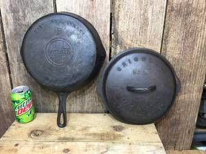 lot 180 image: Beautiful Rare Griswold #8 Cast Iron Skillet with Lid