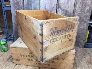 lot 191 image: Vintage Hercules - Gelamite Wooden Crate