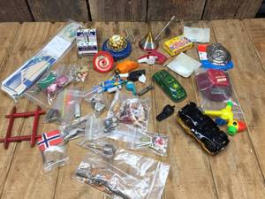 lot 198 image: Variety Vintage Toys