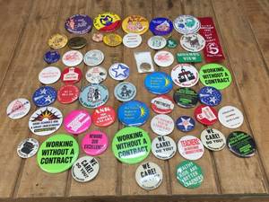 lot 199 image: Group Vintage High SchoolEducational Themed Pinback Buttons