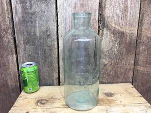 lot 222 image: Nifty Old Elma Confections Co - Glass Druggist Jar